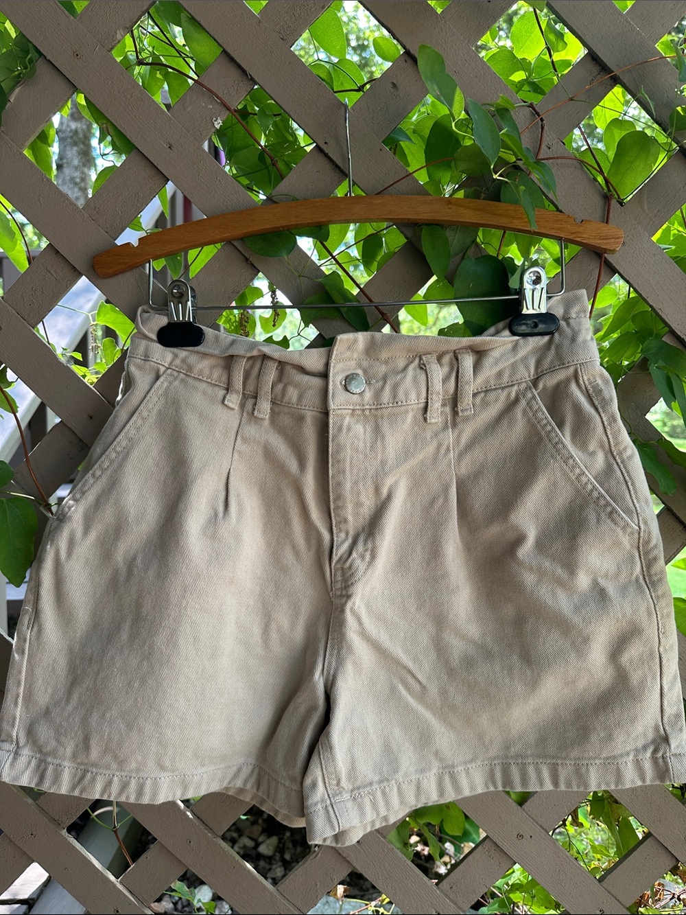 High-Waist Khaki Women's Shorts with Front Pockets